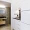 Minimal apartment on the shadow of the Acropolis - Athen