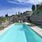Apt in villa con sauna, piscina e campo da sport