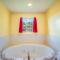 Ladybug Resort Romantic Cabin With Mountain Views, Game Room, Close to Dollywood