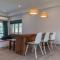 F5 3 Bed Rooms Beach house, full kitchen