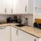 Cosy flats near Heathrow, group bookings available with parking space - Hounslow