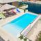 The White House, Brac