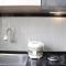 Minimalist Studio Gateway Apartement Ahmad Yani Cicadas By Travelio - 万隆
