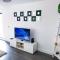 Modern 2 Bed Apartment with Central Location