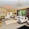 Racecourse Villa - Classic 1935 Charm & Space