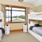 Racecourse Villa - Classic 1935 Charm & Space