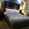 Regency Inn & Suites - Baytown - 贝敦