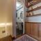 Quiet and classic on two floors, by Trevi Fountain - FromHometoRome