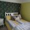 Charming pink house with perfect location - وايتستابل