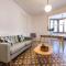 b42 - MODERNIST APARTMENT FOR LARGE GROUPS IN EIXAMPLE
