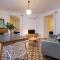 b42 - MODERNIST APARTMENT FOR LARGE GROUPS IN EIXAMPLE