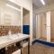 b42 - MODERNIST APARTMENT FOR LARGE GROUPS IN EIXAMPLE