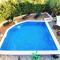 Wawe Lux Holiday Home with pool - Kaštela (Castelli)