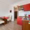 Apartments by the sea Brist, Makarska - 11078