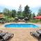 Splendid Mountain View Condo with Pool, BBQ & Terrace - Water Park, MTB, Cycling, Golf! - Bromont