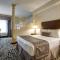 Monte Carlo Inn Oakville Suites