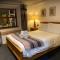 The Golden Fleece Inn