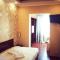 Salut Hotel