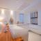 Panu Luxury Beachfront Apartments