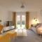 4 Dbl Beds, Modern Apartment, Free Parking and Home-from-home - 韦克菲尔德