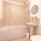 4 Dbl Beds, Modern Apartment, Free Parking and Home-from-home - 韦克菲尔德