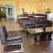Home Gate Inn & Suites