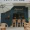 Petit Espace Boutique Hostel