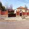 Slovac House with a garden and fireplace - Chişinău