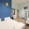 We Hostel Khaolak