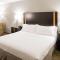 Holiday Inn Express Hotel & Suites Chanhassen, an IHG Hotel