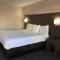 Days Inn & Suites by Wyndham Charleston Airport West - Charleston