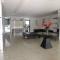 Amplo e confortável quarto e sala na PAJUÇARA