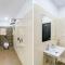Itsy Hotels Neeranand Plaza
