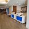 Holiday Inn Express & Suites Dinuba West by IHG