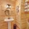 Kingfisher Cove Cabin 2