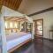 Villa Themma Jungle - Sumptuous 3BR Luxury Villa with Majestic Jungle View North of Ubud - 乌布