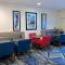 Holiday Inn Express & Suites Chicago-Libertyville, an IHG Hotel