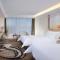 Vienna Hotel (East Plaza of WuHan High-Speed Railway Station)