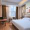 Vienna Hotel (Shanghai jinshanwei Railway Station City Beach Shop)