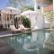 Villa S