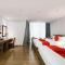 Maple Leaf Hotel & Apartment