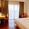 Quest Hotel Simpang Lima - Semarang by ASTON