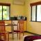 Bay Village Tropical Retreat & Apartments