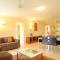 Bay Village Tropical Retreat & Apartments