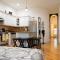 Historic 1869 Brownstone 15 min to NYC downtown