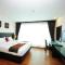 Boss Suites Nana Hotel
