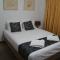 Airlie Seaview Apartments
