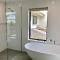 Noosa Boutique Apartments & Elkhorn Villas