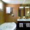 Macaris Suites & Spa