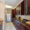 Zebula - HT1 - 5 Bedroom Holiday Home